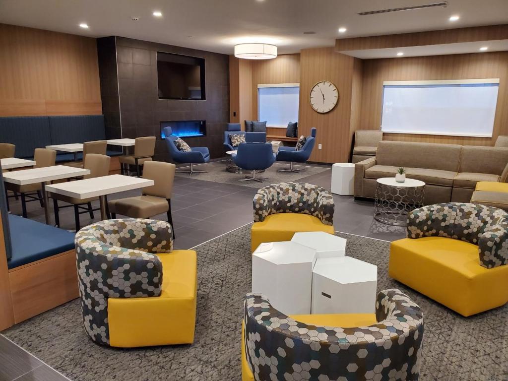Microtel Inn & Suites By Wyndham Farmington Екстер'єр фото
