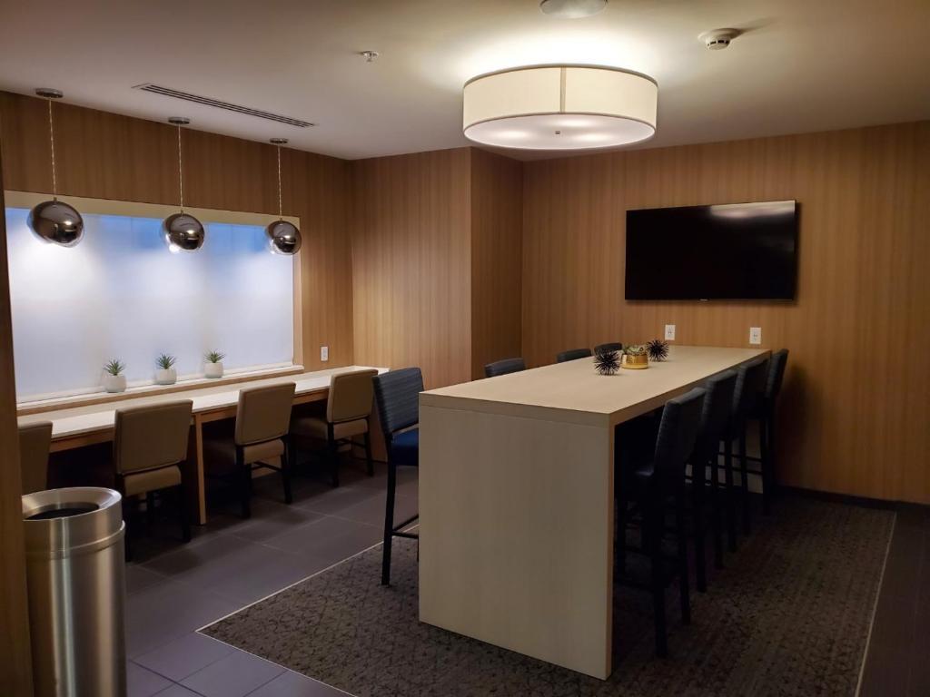 Microtel Inn & Suites By Wyndham Farmington Екстер'єр фото