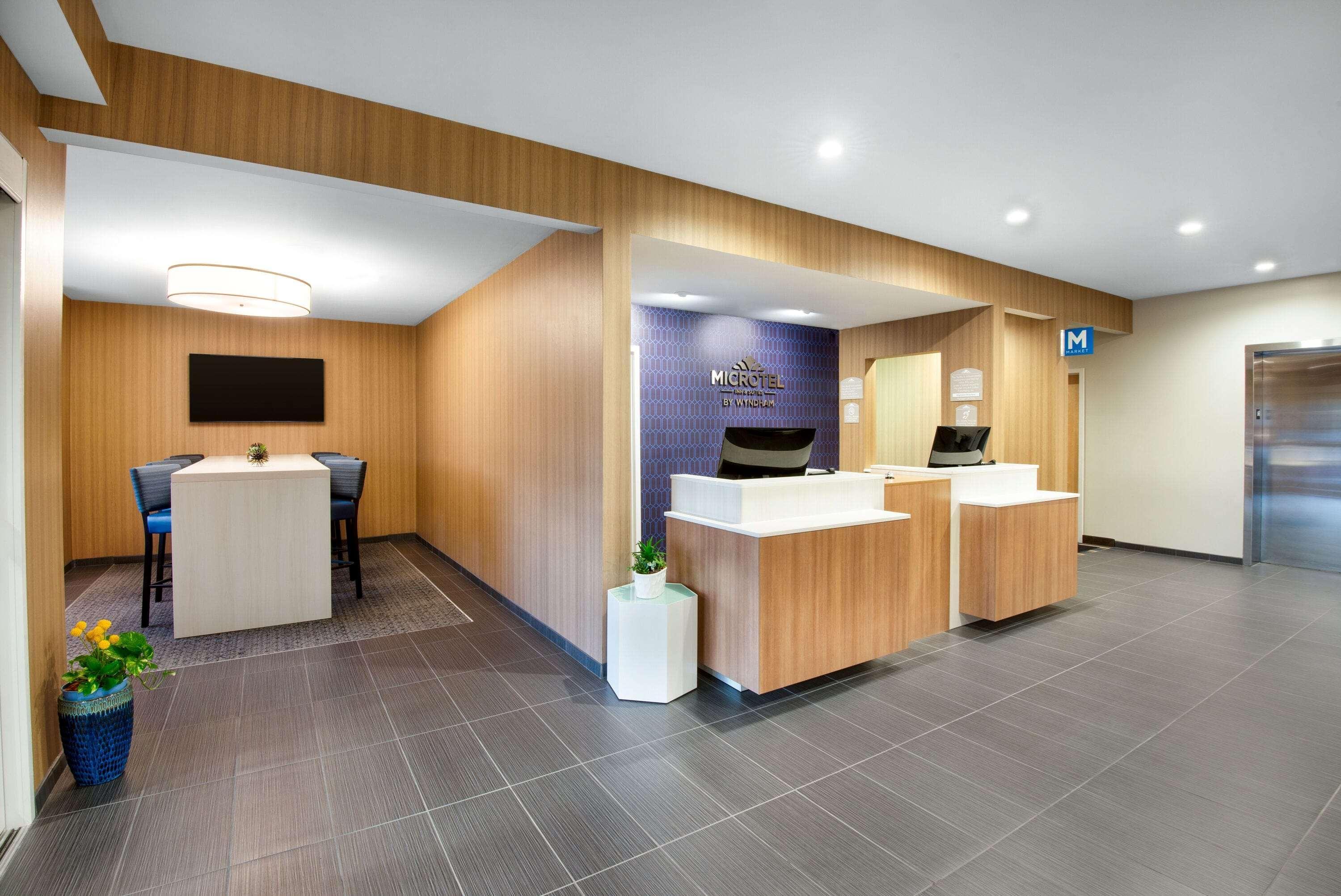 Microtel Inn & Suites By Wyndham Farmington Екстер'єр фото