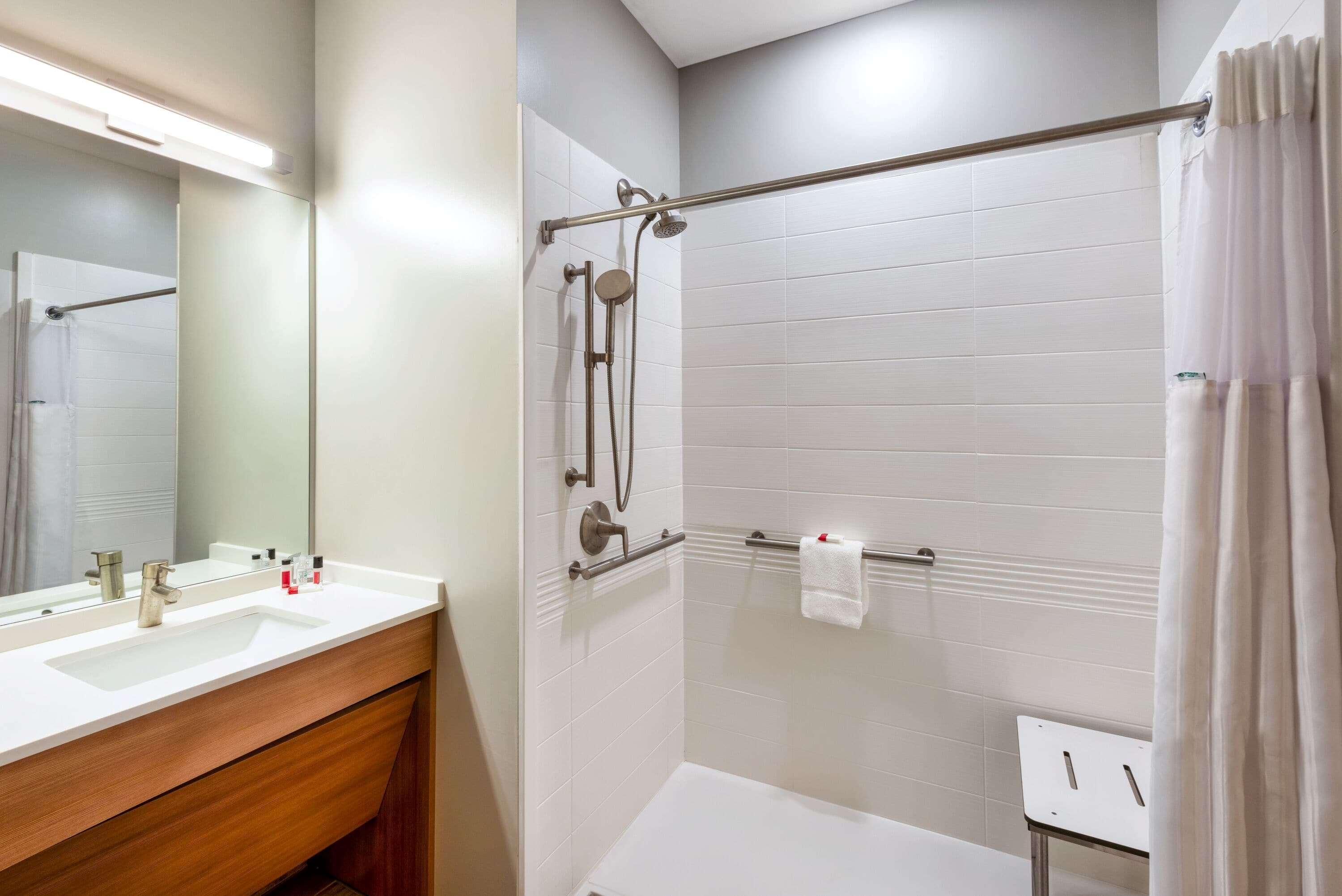Microtel Inn & Suites By Wyndham Farmington Екстер'єр фото